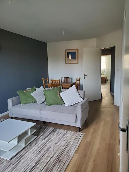 Appartement Moderne Et Equipe L'Isle-Jourdain  Ngoại thất bức ảnh