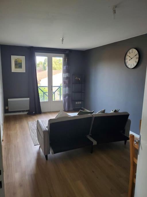 Appartement Moderne Et Equipe L'Isle-Jourdain  Ngoại thất bức ảnh